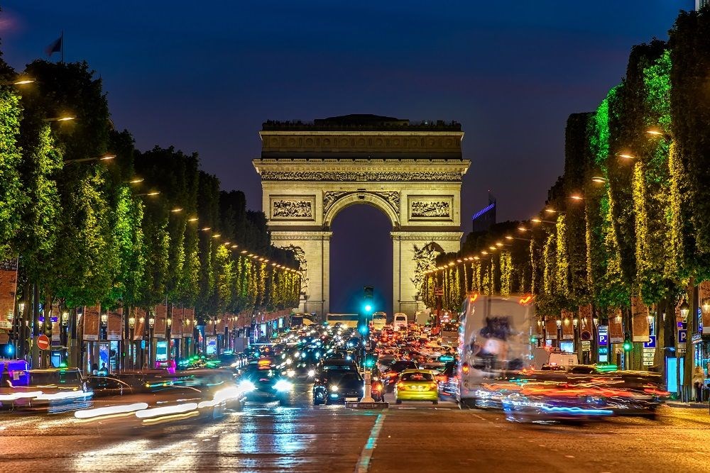 Đại lộ Champs-Élysées - biểu tượng du lịch của Paris (Pháp)