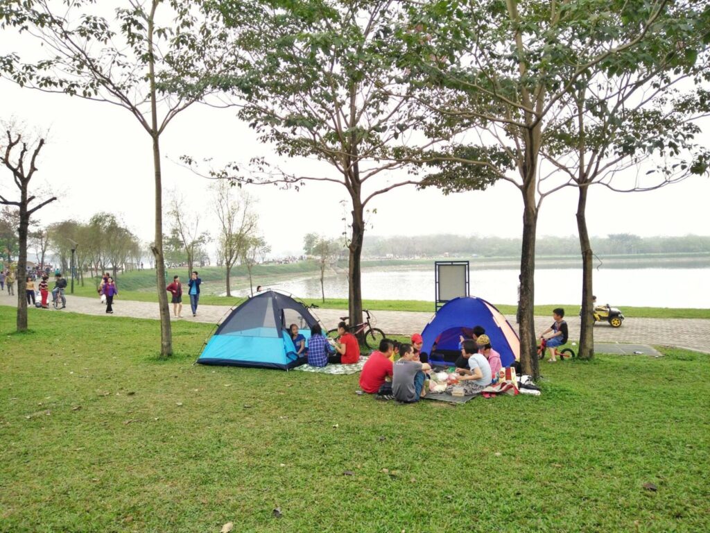 cắm trại ở công viên hồ thiên nga Ecopark